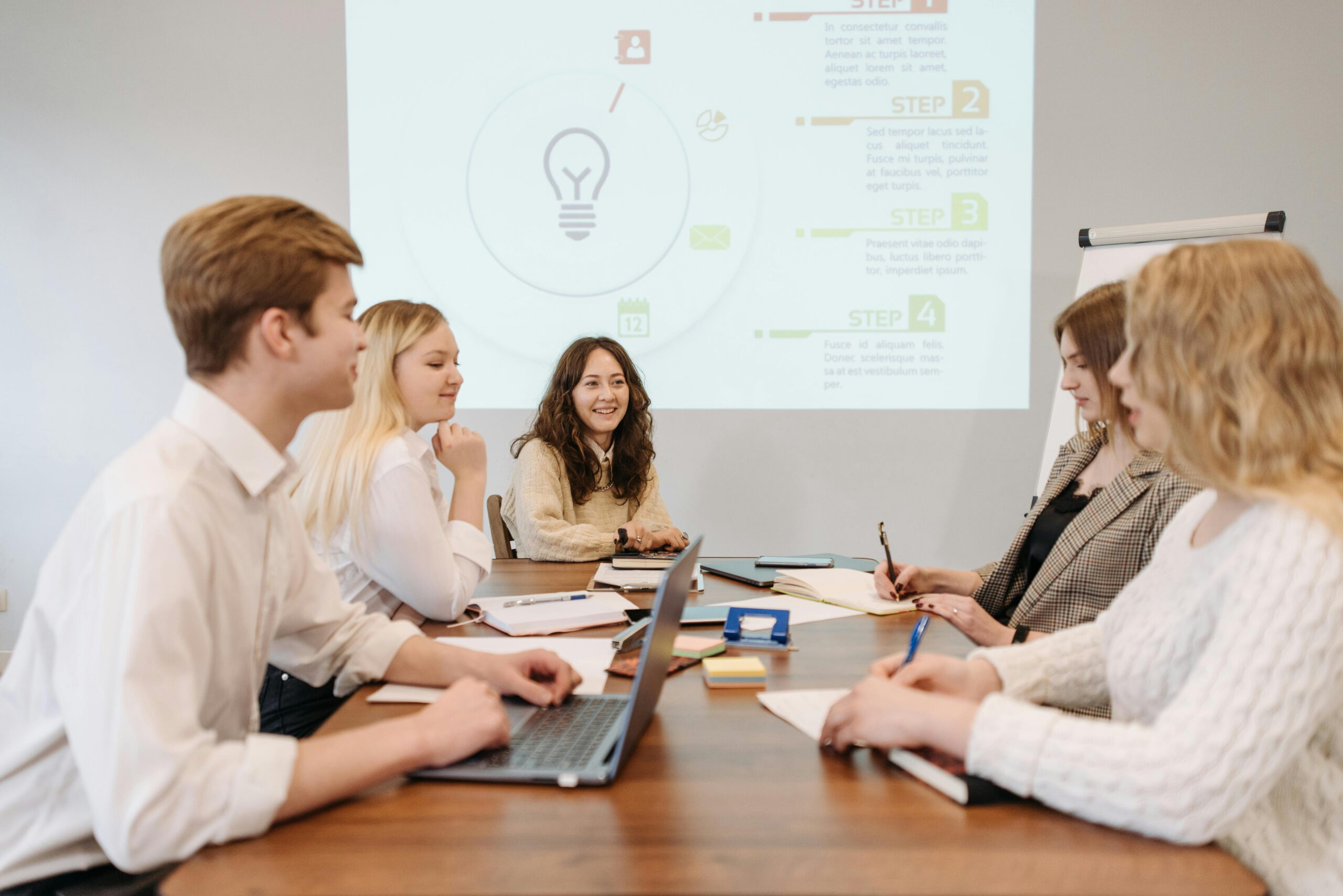 Kostenloses Stock Foto zu brainstorming, kollegen, mannschaft